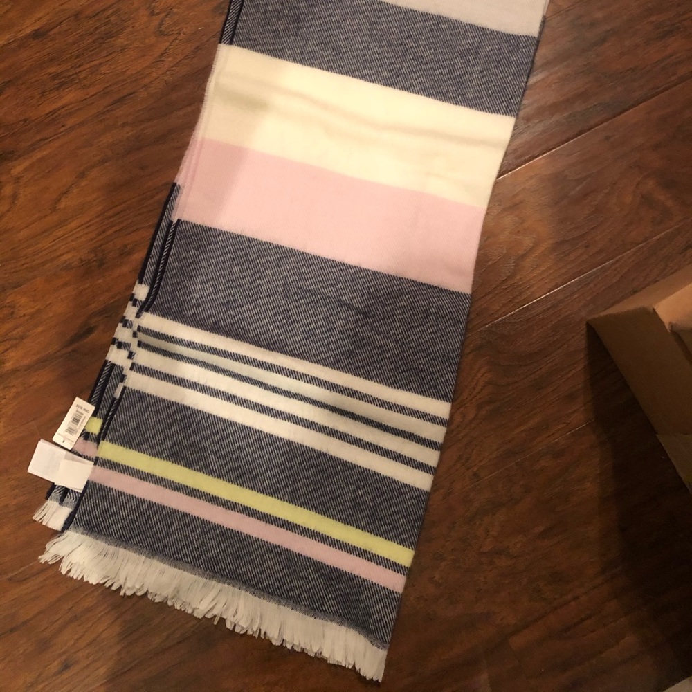 GAP 🔷 Beautiful BRAND NEW Winter Scarf